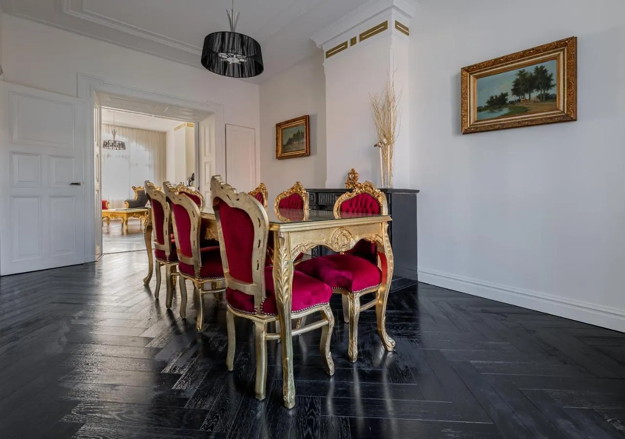 Sezane\'S Lodges location