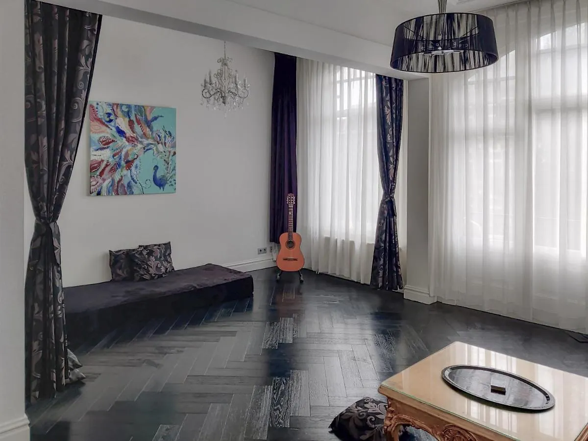 Sezane'S Lodges Amsterdam Netherlands