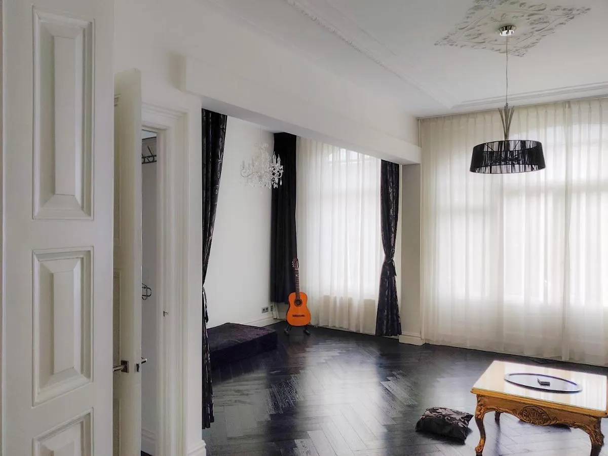 Bed & Breakfast Sezane'S Lodges Amsterdam Netherlands